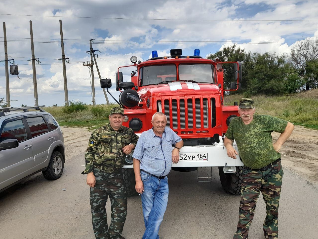 Новая пожарная машина – подарок сельчанам — «Земля Самойловская», новости  Самойловского района