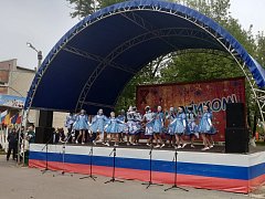 "Победный май": на Красной площади Самойловки прошел праздничный концерт