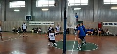 В честь Дня Конституции в спорткомплексе "Молодежный" прошел волейбольный турнир среди мужчин
