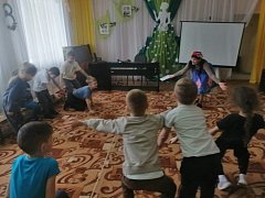 Для дошкольников «Знайки» прошла игровая программа «Здравствуй, Весна!»