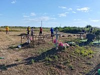 В Николаевке прошел субботник на сельском кладбище