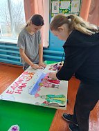 Благовещенские школьники создали тематический коллаж ко Дню народного единства