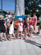 Жители села Залесянки приняли участие в акции «Возложение цветов к памятнику