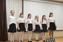 В Самойловской школе прошел фестиваль-конкурс «К подвигам героев песней прикоснись!»