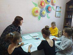 «Моя любимая Россия»: в РЦДК р.п. Самойловки прошел мастер-класс по рисованию