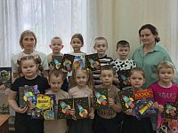 Дошкольники сделали поделки на космическую тему