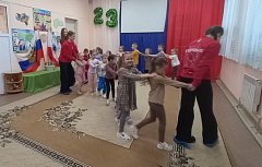 «Первые» побывали в гостях у дошкольников из «Ромашки»