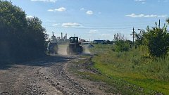 В Полтавке проводят ремонт внутрипоселковых дорог