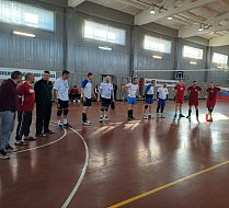 В ВОЛЕЙБОЛ ИГРАЛИ ВЕТЕРАНЫ