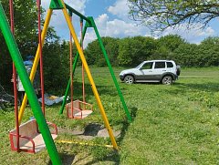 В Новомихайловке жители села благоустроили детскую площадку