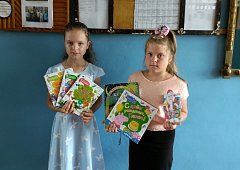 Жители села Николаевки собрали книги для детей ДНР и ЛНР