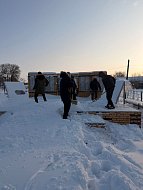 Участники «Снежного десанта» расчистили памятник участникам войны