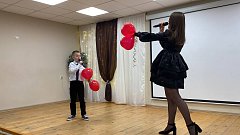«Две звезды, одно сердце»: в Самойловской школе прошел праздничный конкурс ко Дню матери