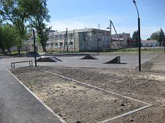 Для спортивной и активной молодежи района в центральном парке Самойловки установлена скейт-площадка