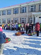 Семейный лыжный забег был посвящен Дню Защитника Отечества и Году семьи 