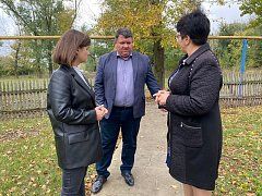 Депутат областной Думы Мария Усова провела прием граждан в Самойловском районе