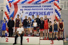 Юные борцы Самойловского района стали победителями и призерами турнира «Дружба»