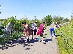 Сельчане навели порядок в центре поселка