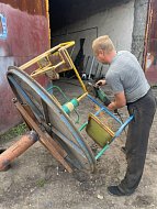 В с. Красавке отремонтировали детскую карусель 