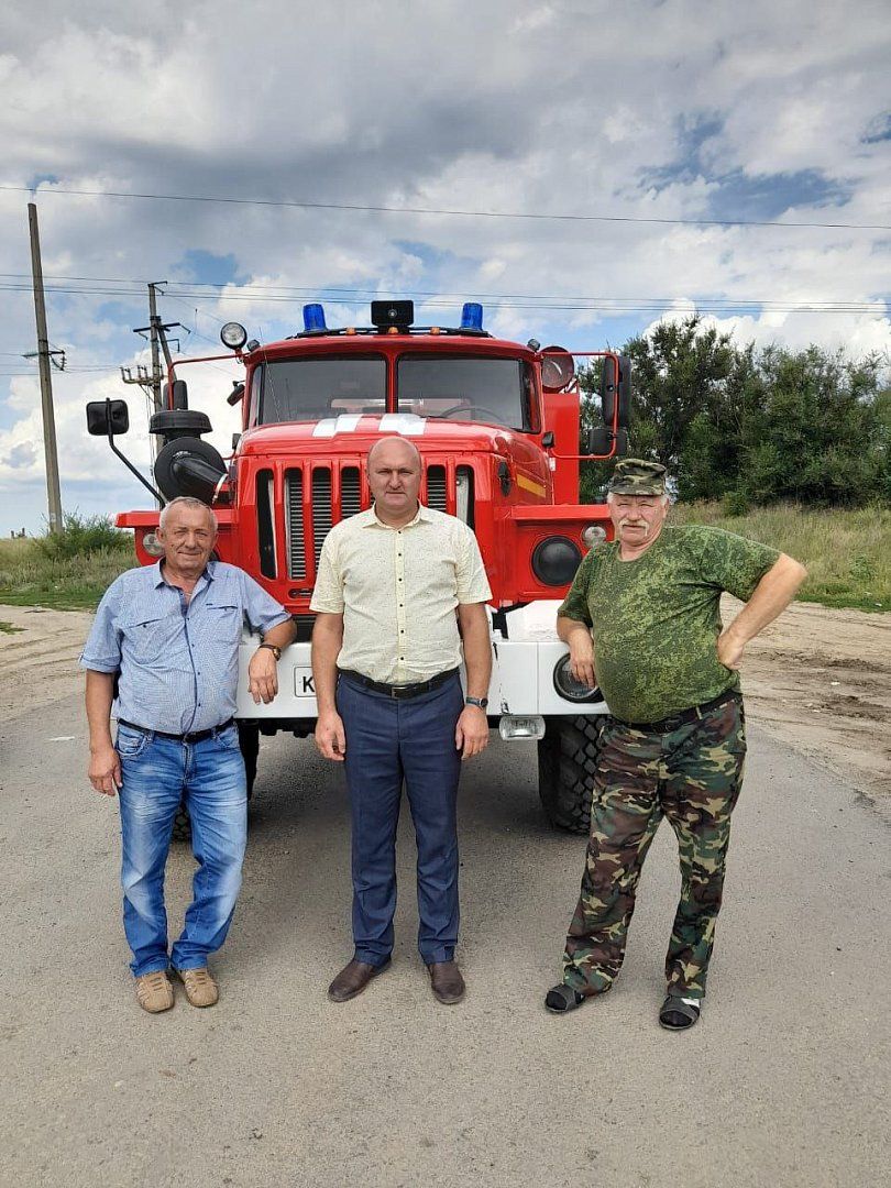 Новая пожарная машина – подарок сельчанам — «Земля Самойловская», новости  Самойловского района