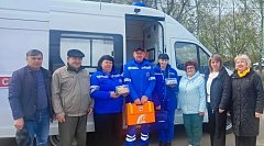 Поздравления принимали работники скорой помощи