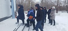 В Хрущевке жители возложили цветы и почтили память земляков, павших в боях 