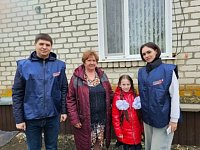 Молодогвардейцы поздравили ветеранов муниципальной службы