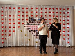«Две звезды, одно сердце»: в Самойловской школе прошел праздничный конкурс ко Дню матери
