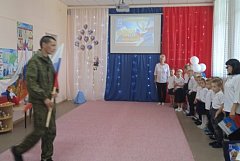 Защитник Отечества посетил детский сад