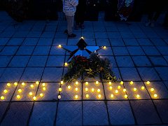 В Николаевке жители села собрались  памятника землякам-героям