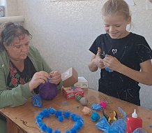 Полоцкие школьники изготовили открытки ко Дню пожилых людей