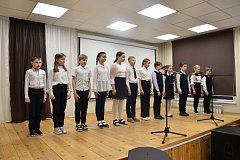 В Самойловской школе прошел фестиваль-конкурс «К подвигам героев песней прикоснись!»