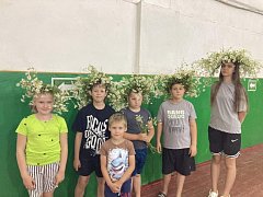В Еловатском СДК прошел мастер-класс по плетению венка из ромашек 