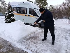 Территории лечебных и социозащитных учреждений оперативно расчищаются от снега