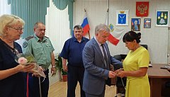 Памятные знаки вручены семьям погибших бойцов