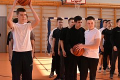 В Самойловской средней школе прошли соревнования среди старшеклассников