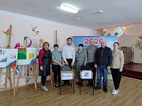 Учащиеся ДШИ с. Святославки нарисовали рисунки для бойцов