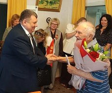 С Днем Победы поздравили труженика тыла В.В. Волохова