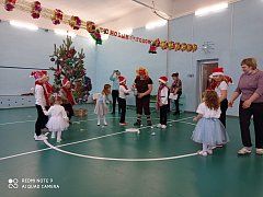 «Здравствуй, Новый год!» - в Полтавской школе состоялся праздник для детей