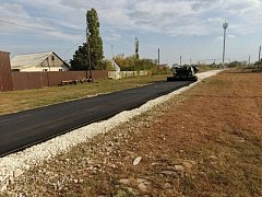 В Полтавке отремонтировали участок дороги на ул. Ленина