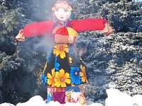 На главной площади р.п. Самойловки прошло яркое и веселое гулянье – праздник «Широкая Масленица»