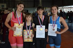 Юные борцы Самойловского района стали победителями в областном турнире