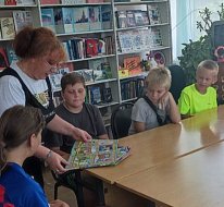 Для юных читателей в Краснознаменской библиотеке прошел час знакомства с журналами