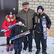 Депутат вручил новогодние подарки детям