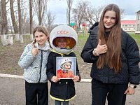 Жители Красавки присоединились к акции «Улыбка Гагарина»