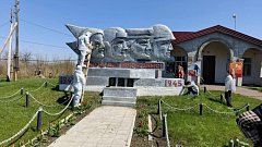 «Первые» привели в порядок памятник участникам Великой Отечественной войны