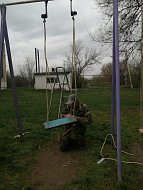 Житель Николаевки отремонтировал детскую площадку
