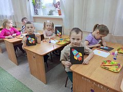 Дошкольники сделали поделки на космическую тему