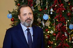 Полномочный представитель Президента РФ в ПФО Игорь Комаров поздравляет жителей с наступающим Новым годом и Рождеством