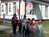 Дошкольники стали эколятами и провели субботник